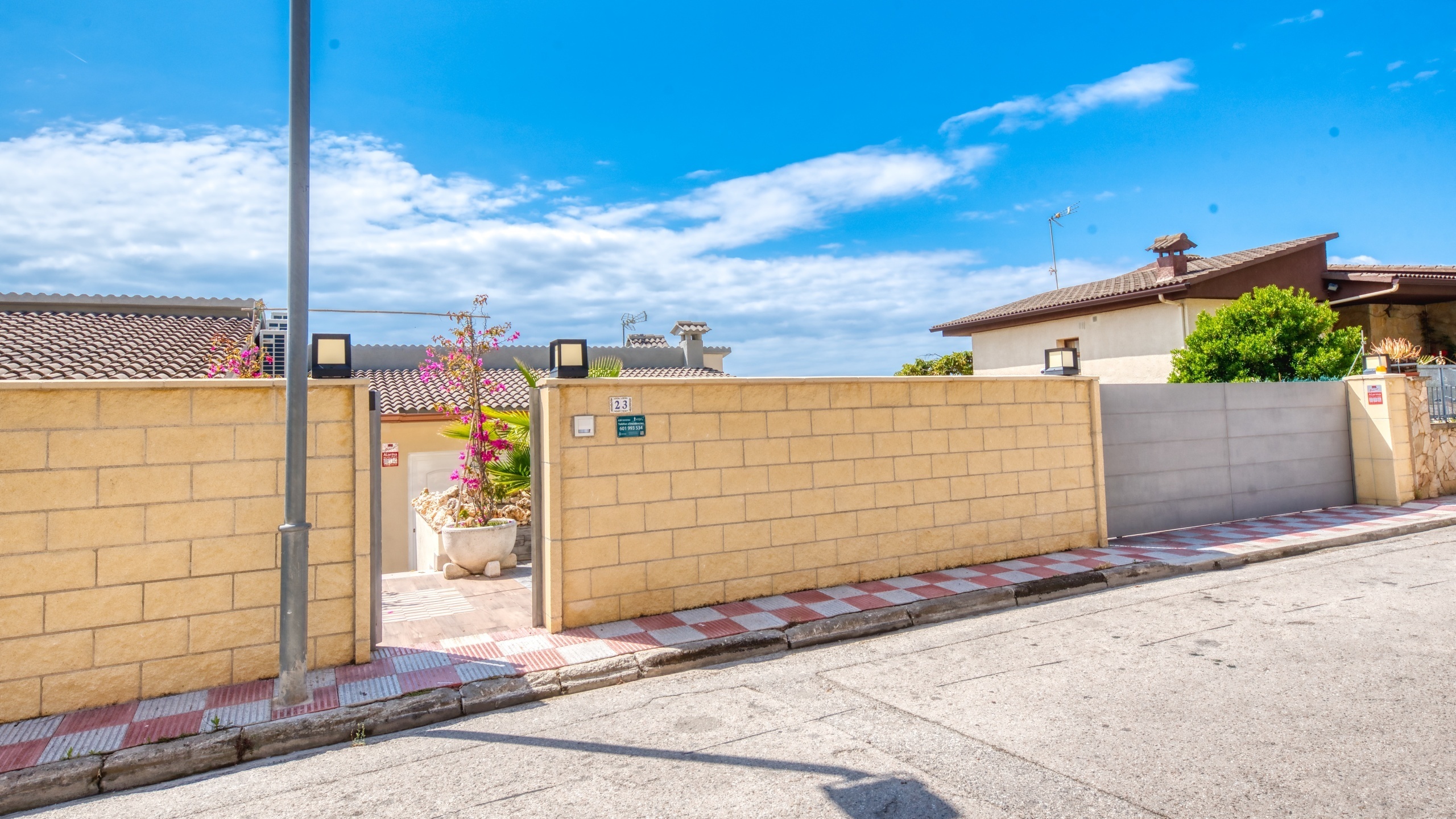 Ferienhäuser Costa Brava Spanien - Villa BellaVista - Street View Ankunft in der Unterkunft